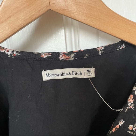 ABERCROMBIE & Fitch Floral Romper wrap top Sz Medium Black Floral Spring cotton - Picture 7 of 10